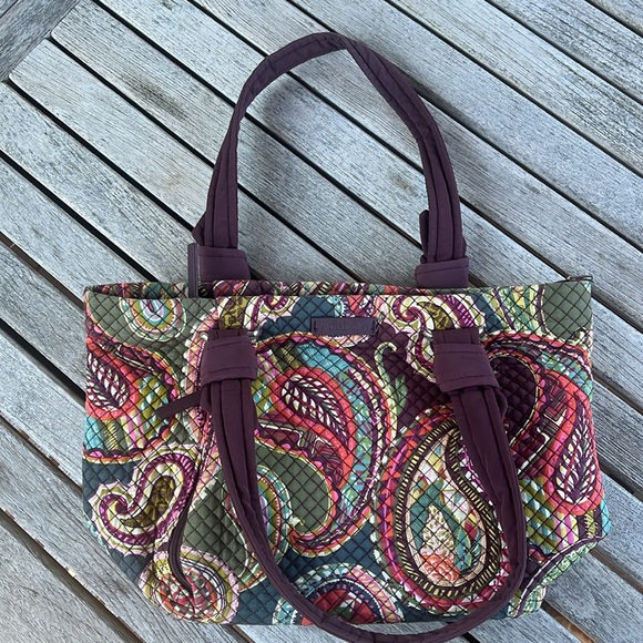 👜 Colorful Vera Bradley Heirloom Paisley Print Hadley East West Tote Pur… - Picture 15 of 16